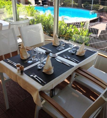 فندق Logis Les Charmilles Chalon-Sur-Saone Sud Lux المظهر الخارجي الصورة