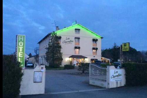 فندق Logis Les Charmilles Chalon-Sur-Saone Sud Lux المظهر الخارجي الصورة
