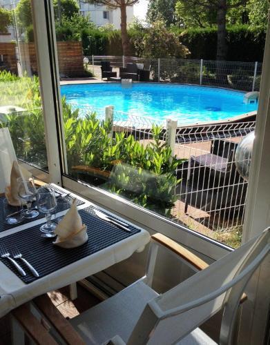 فندق Logis Les Charmilles Chalon-Sur-Saone Sud Lux المظهر الخارجي الصورة
