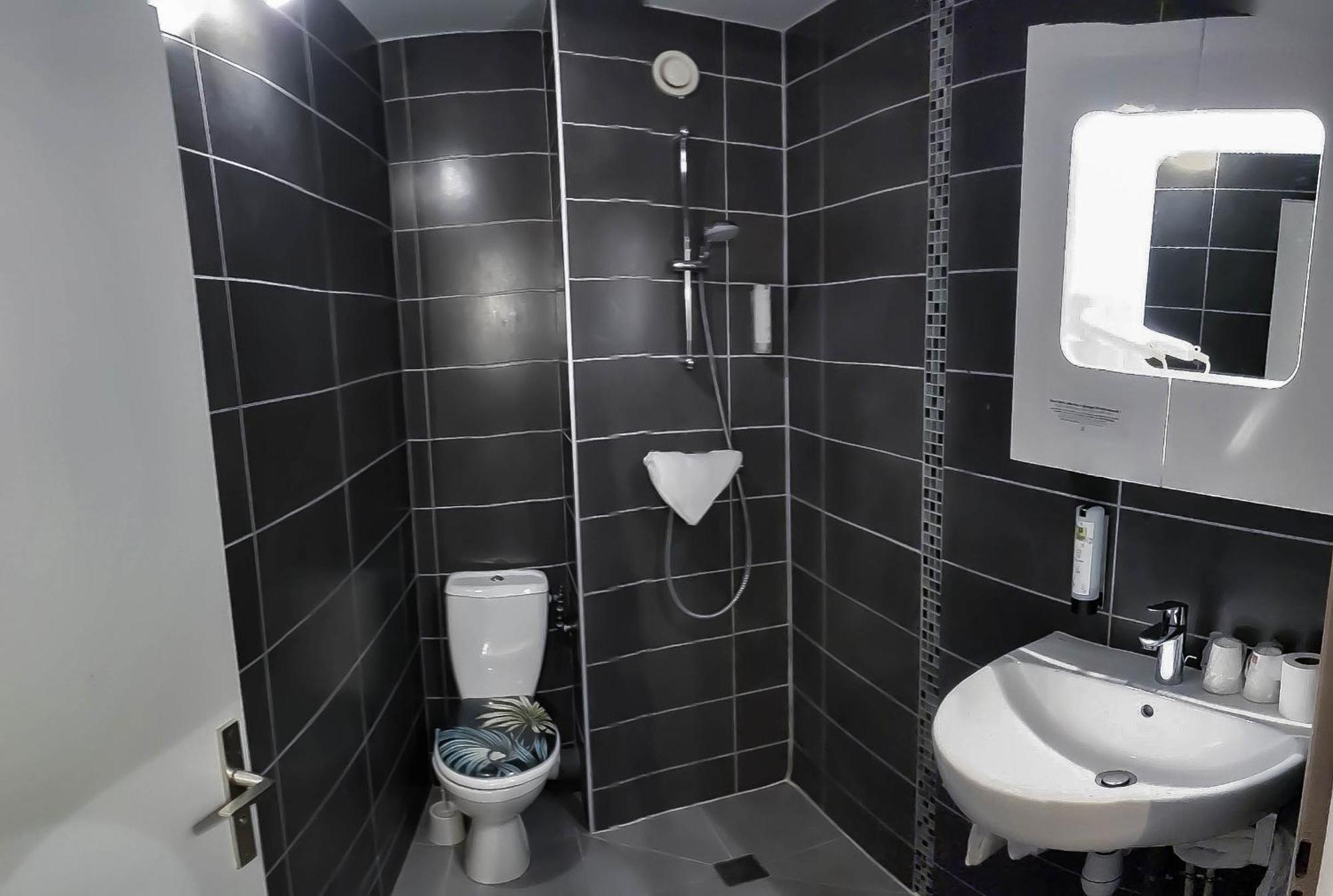 فندق Logis Les Charmilles Chalon-Sur-Saone Sud Lux المظهر الخارجي الصورة